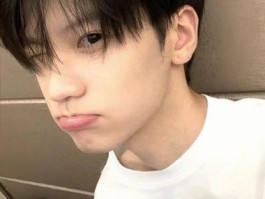 <strong>男</strong>生闺蜜头像帅气高冷(<strong>男</strong>生闺蜜头像酷帅冷峻)